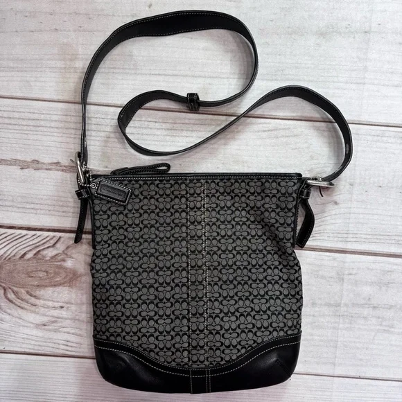 Coach Black & Gray Signature Jacquard Crossbody Shoulder Bag F10944 Vintage 2007 - Picture 2 of 13